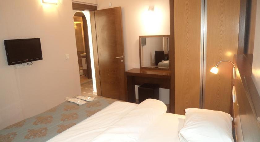 Perla Hotel Дикили Екстериор снимка