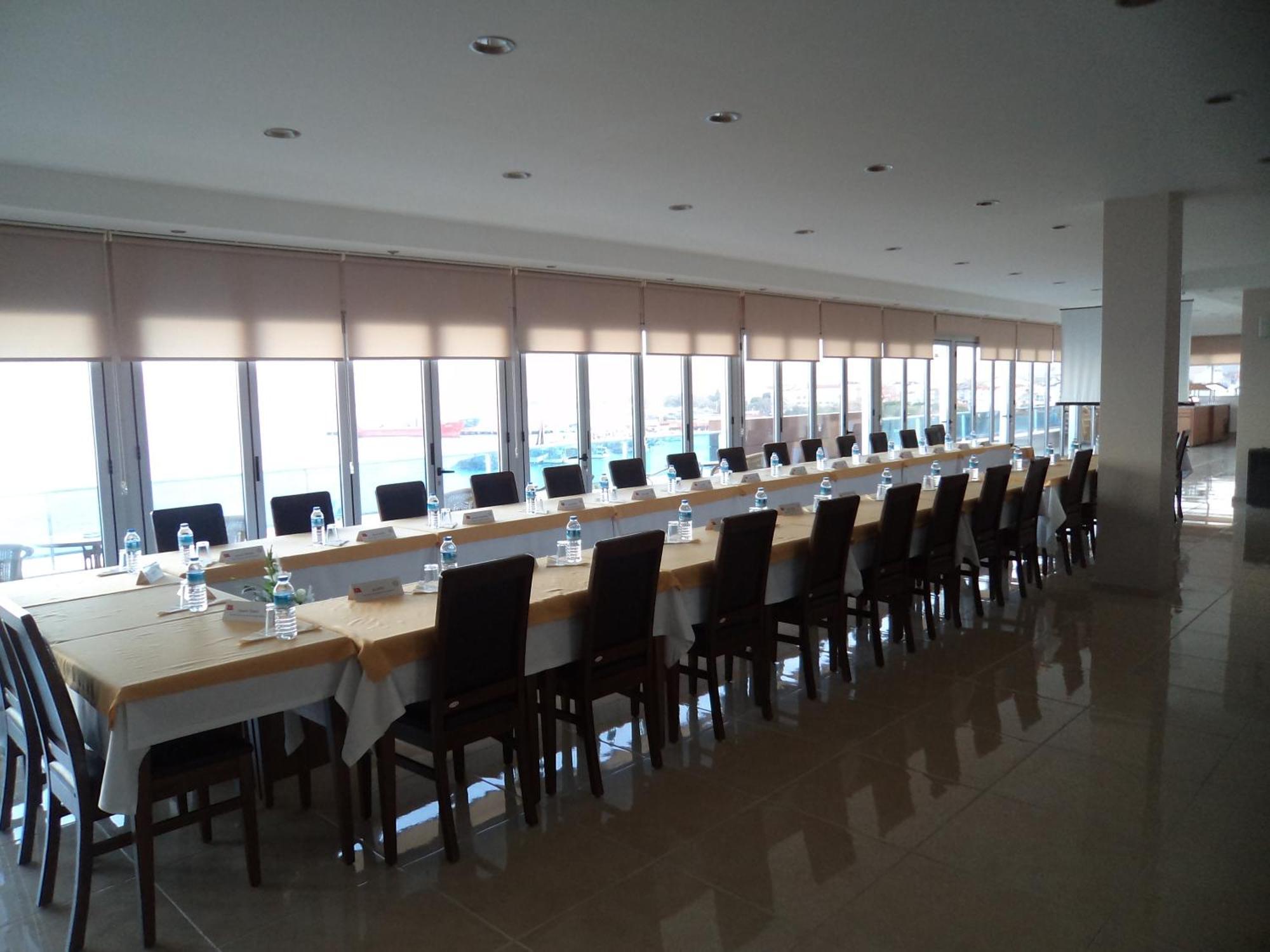 Perla Hotel Дикили Екстериор снимка
