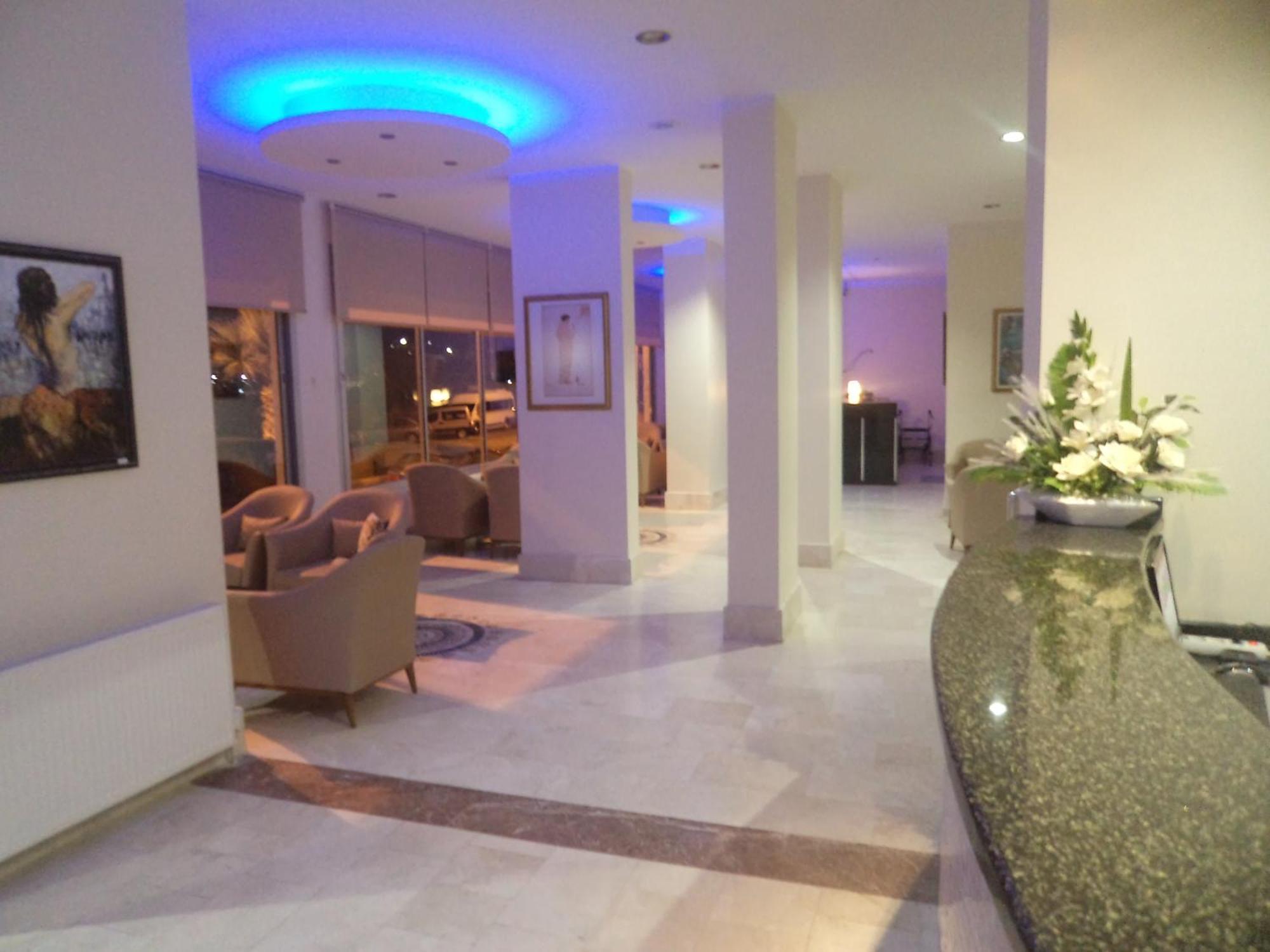Perla Hotel Дикили Екстериор снимка