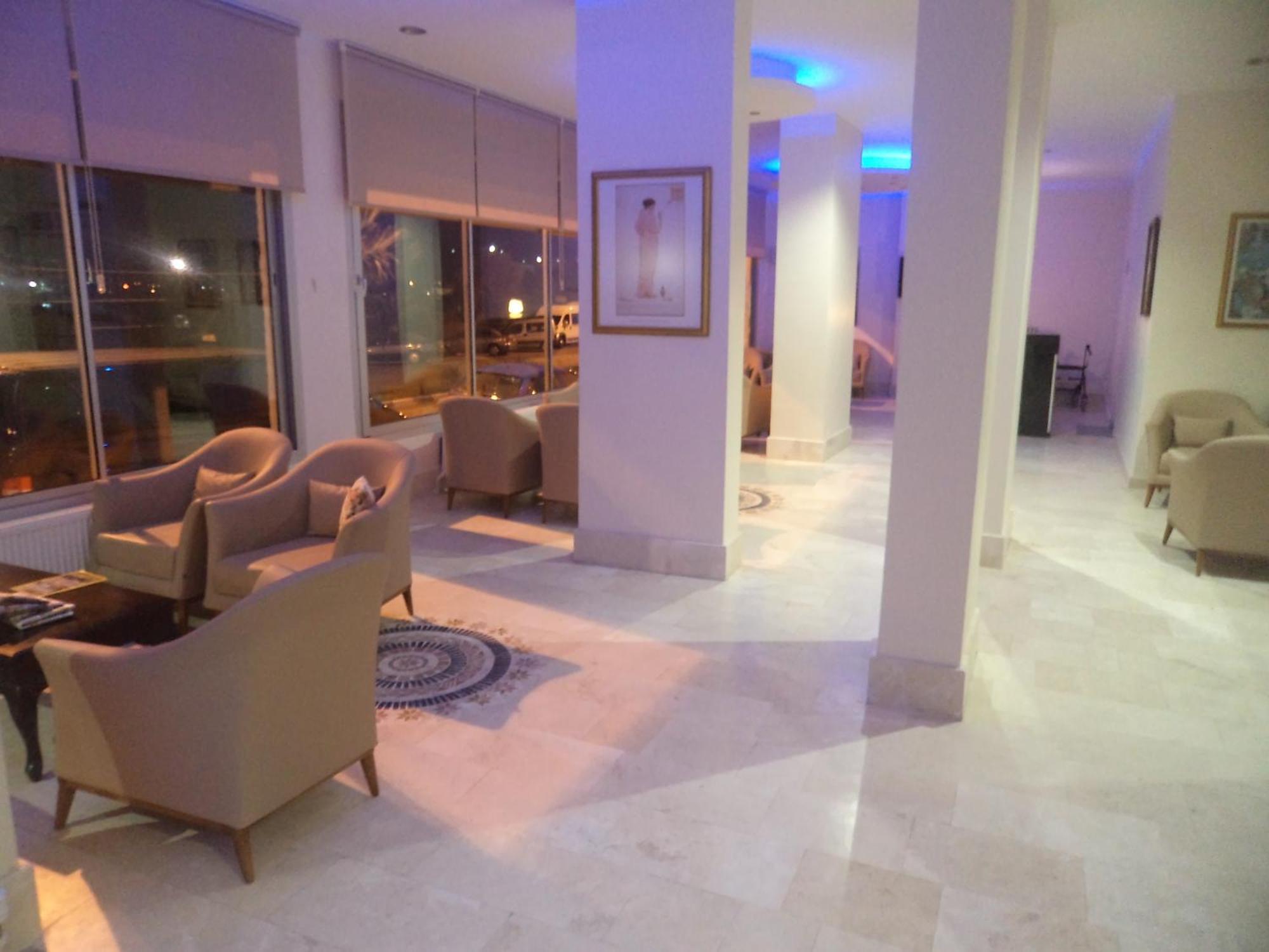 Perla Hotel Дикили Екстериор снимка