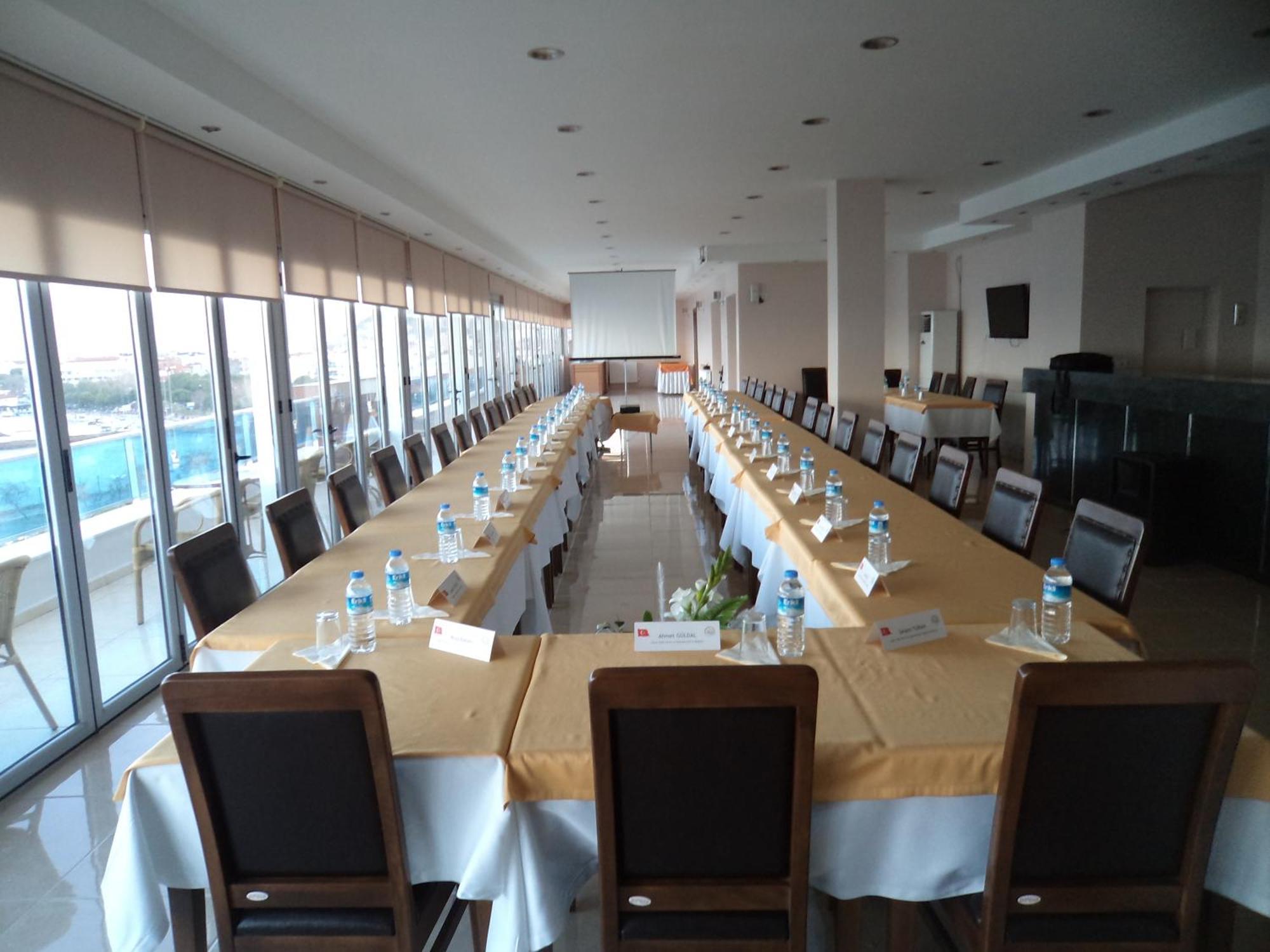 Perla Hotel Дикили Екстериор снимка