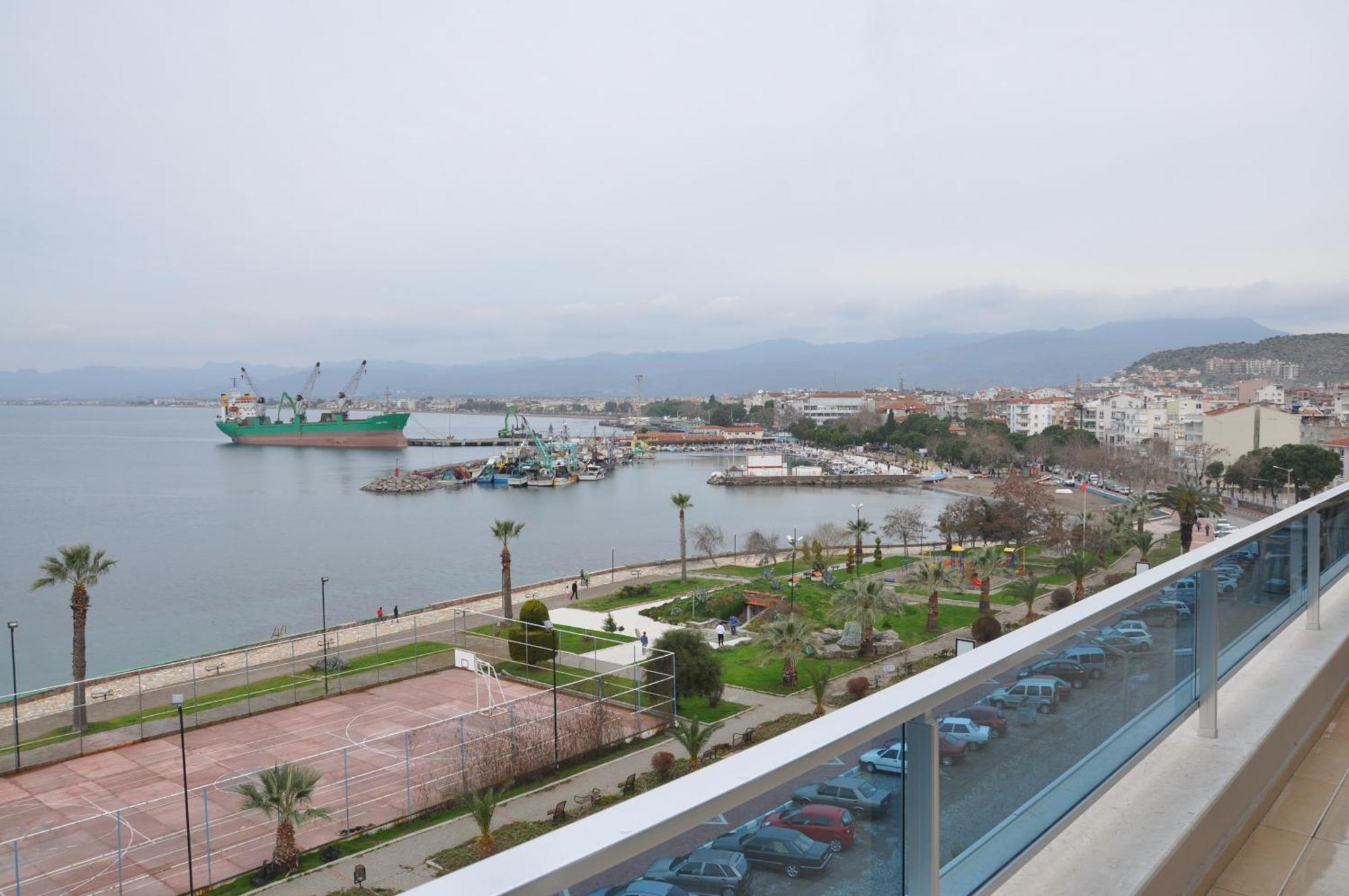 Perla Hotel Дикили Екстериор снимка