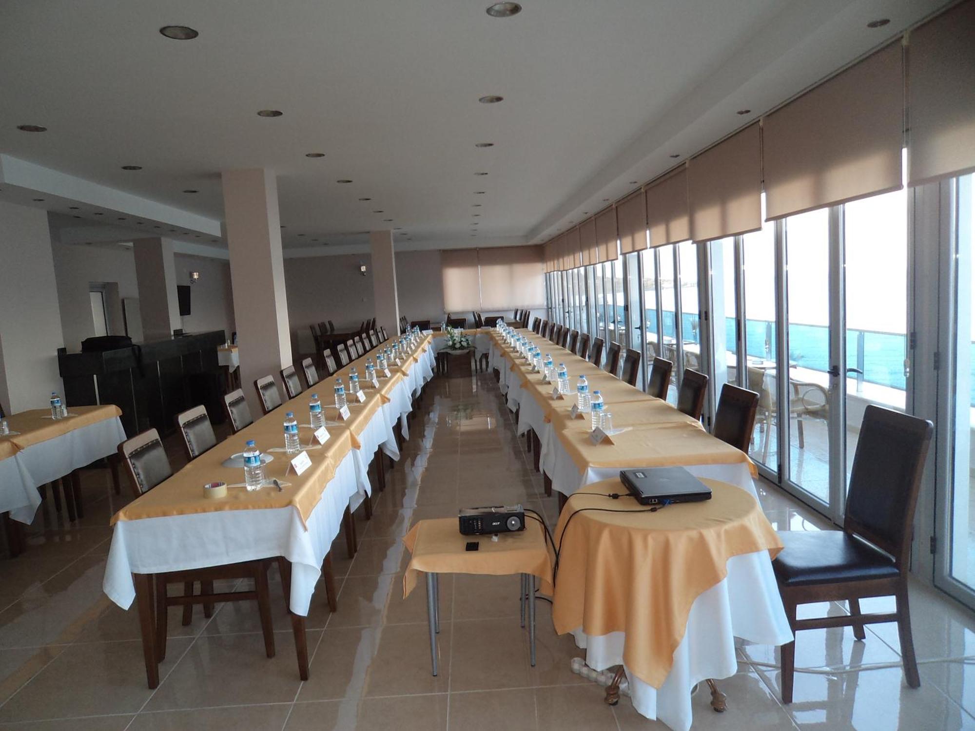 Perla Hotel Дикили Екстериор снимка