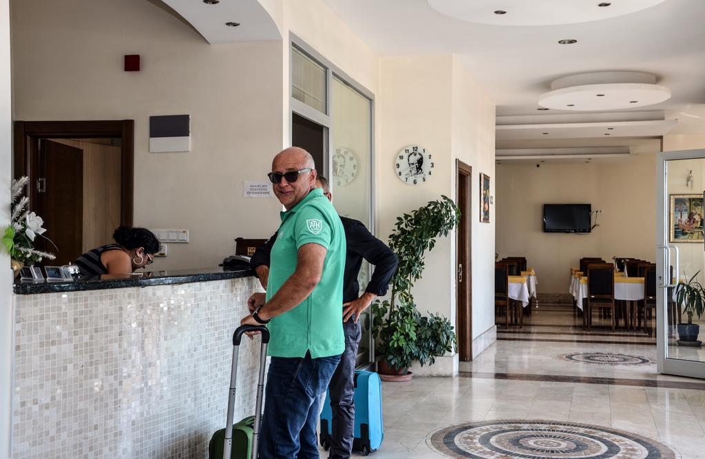 Perla Hotel Дикили Екстериор снимка