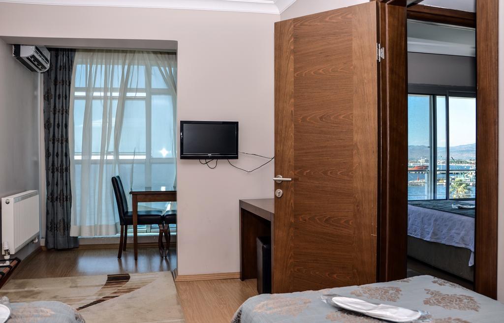 Perla Hotel Дикили Екстериор снимка