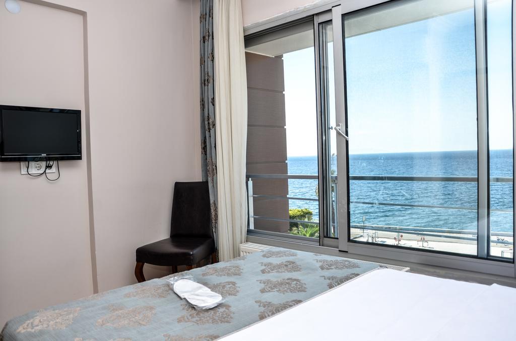 Perla Hotel Дикили Екстериор снимка