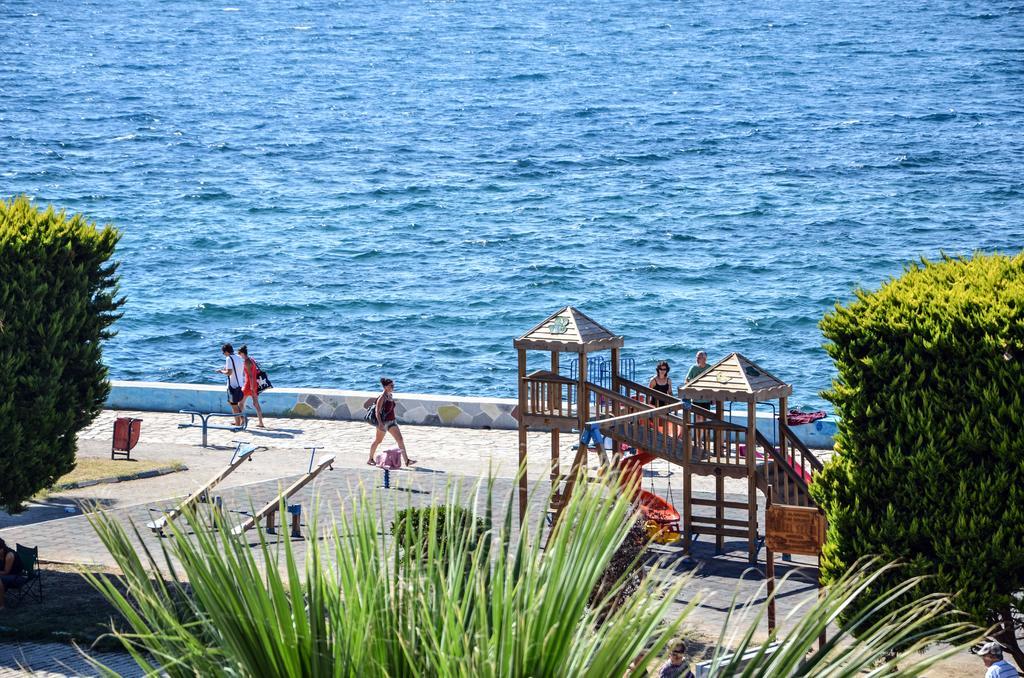 Perla Hotel Дикили Екстериор снимка