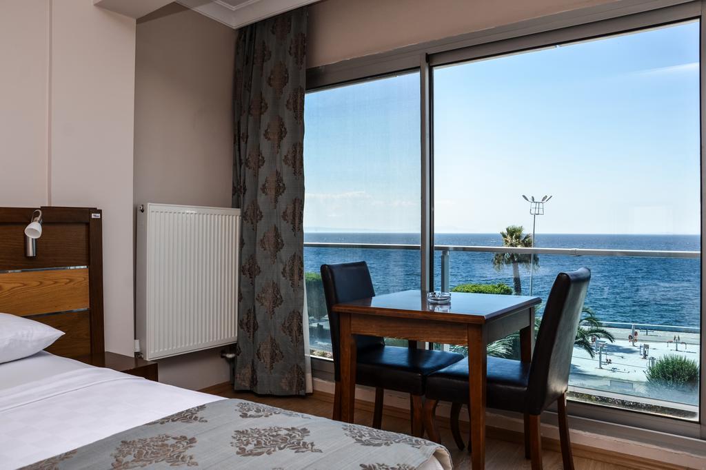 Perla Hotel Дикили Екстериор снимка