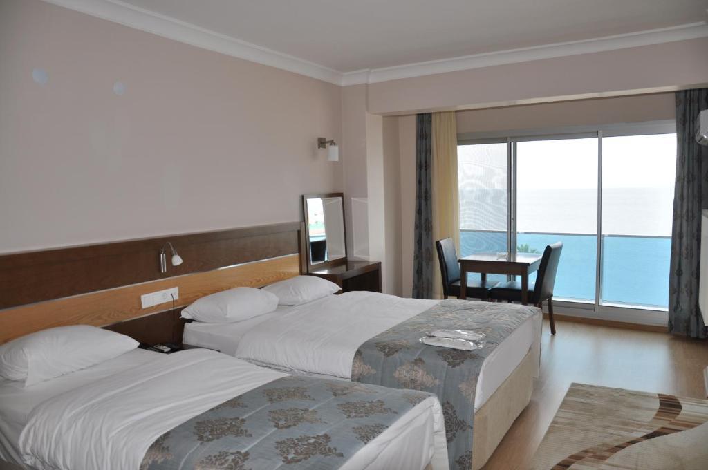 Perla Hotel Дикили Екстериор снимка